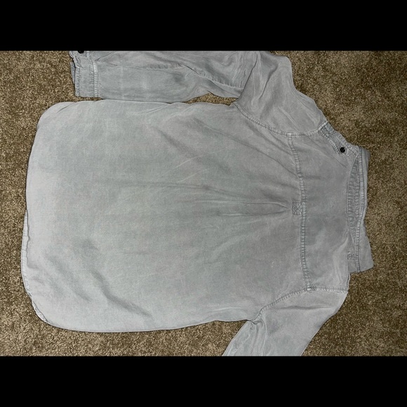 Universal Thread button down. - Picture 4 of 7